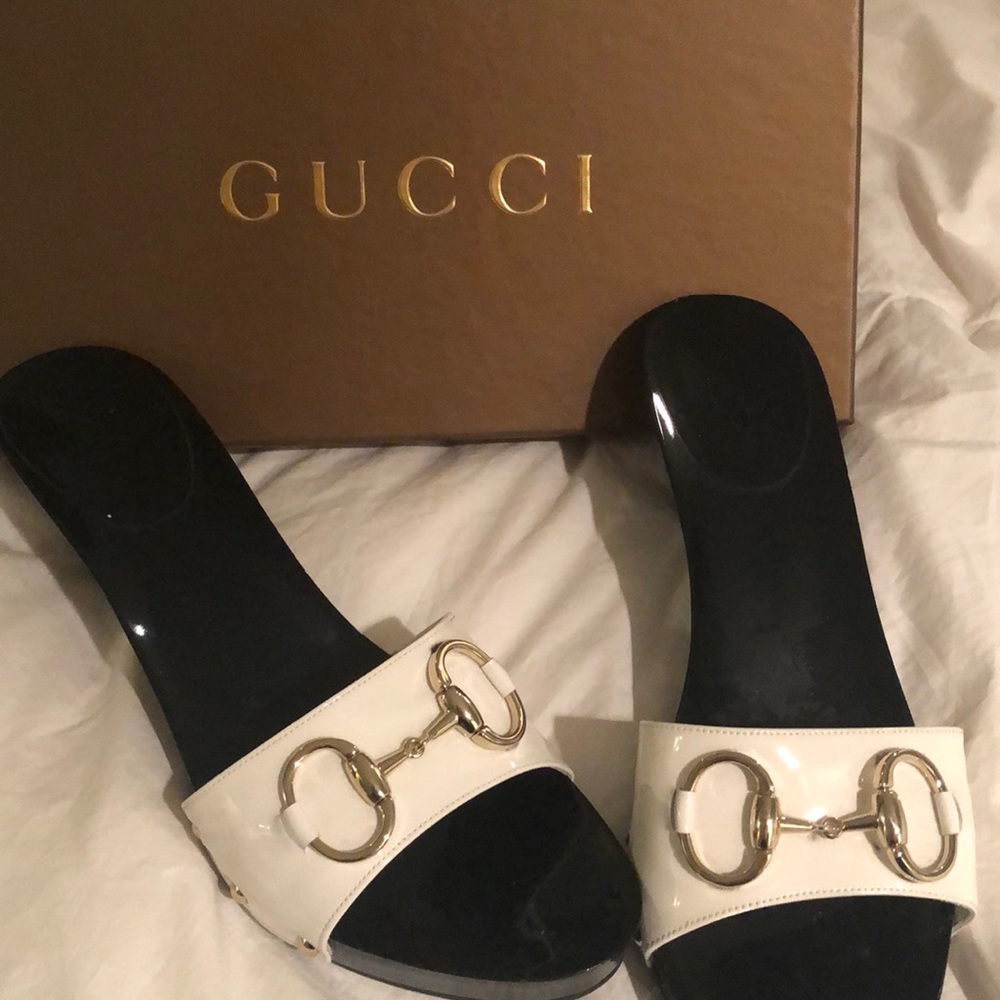 Gucci white patent slide with gold detail
